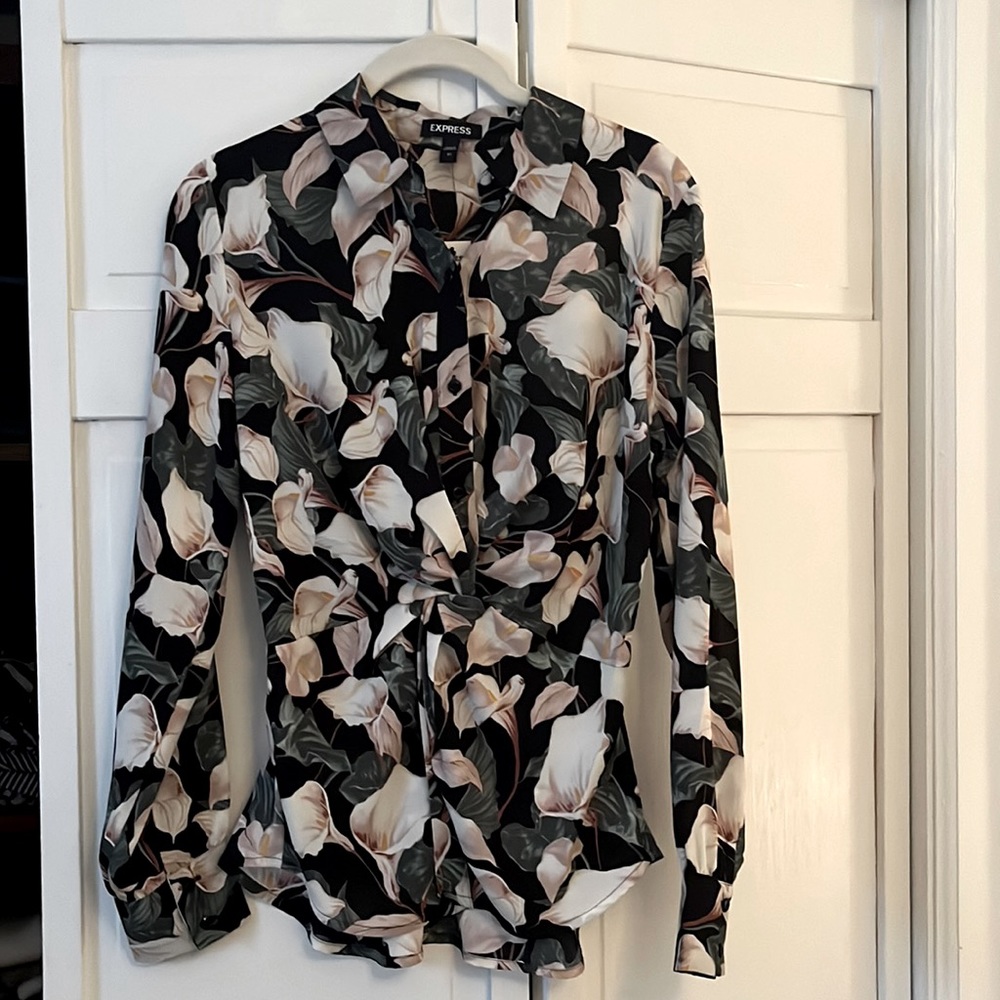 EXPRESS FLORAL PRINT TWIST FRONT SHIRT